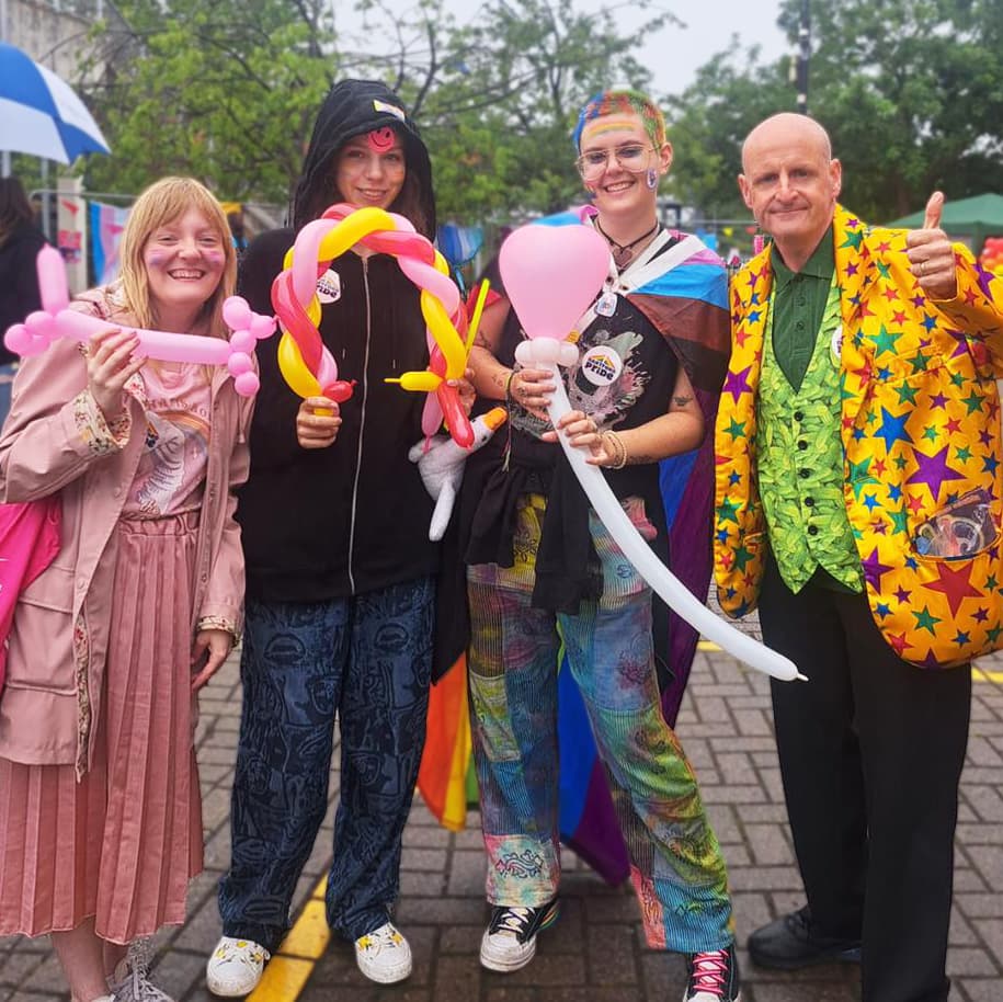 A crowd with pride for their balloons